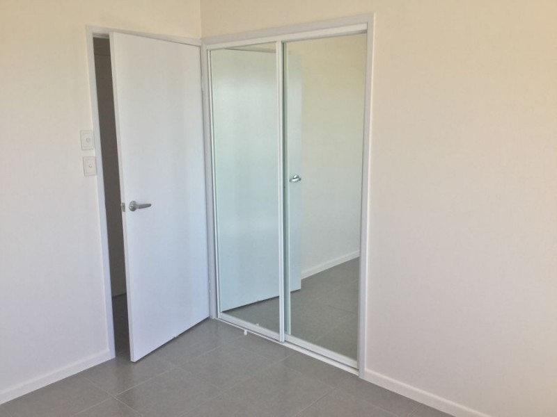 UNIT 4 REEFSIDE 12 ESHEBLY DRIVE, Cannonvale QLD 4802