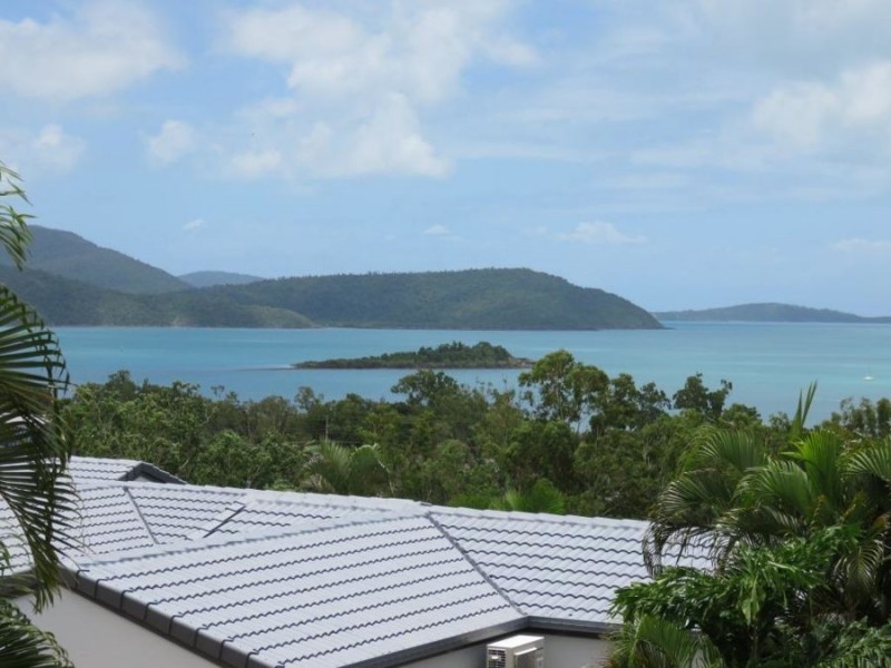 UNIT 9 REEFSIDE VILLAS 8-12 ESHELBY DRIVE, Cannonvale QLD 4802