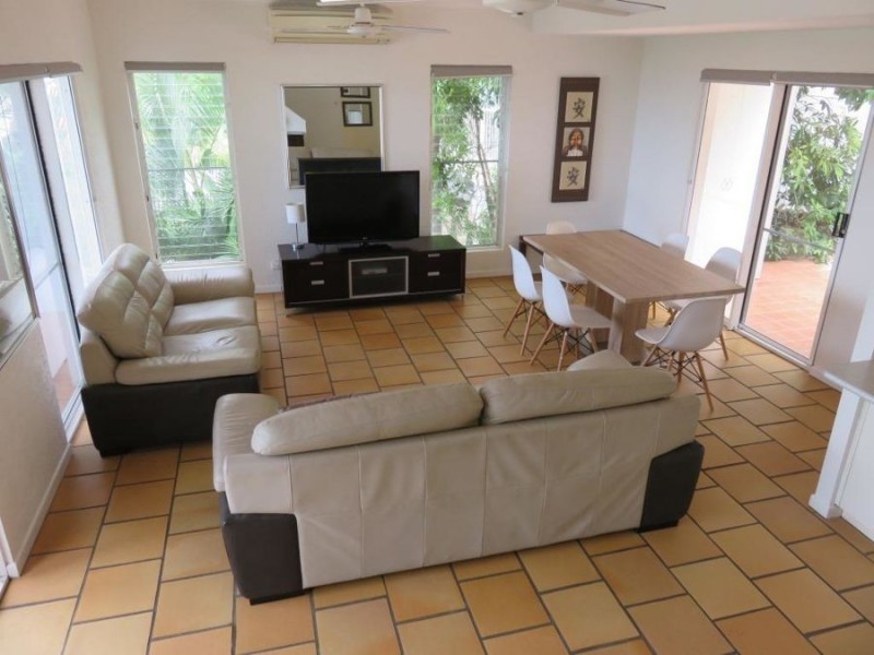 UNIT 9 REEFSIDE VILLAS 8-12 ESHELBY DRIVE, Cannonvale QLD 4802