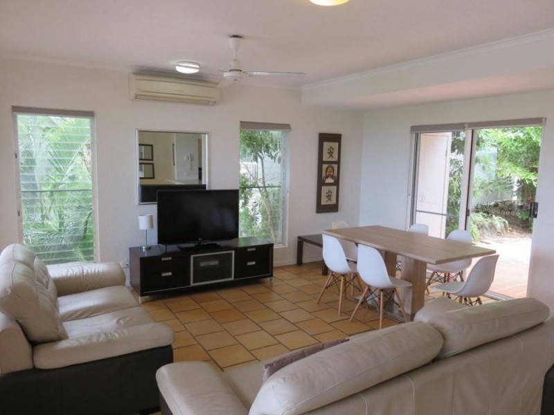 UNIT 9 REEFSIDE VILLAS 8-12 ESHELBY DRIVE, Cannonvale QLD 4802