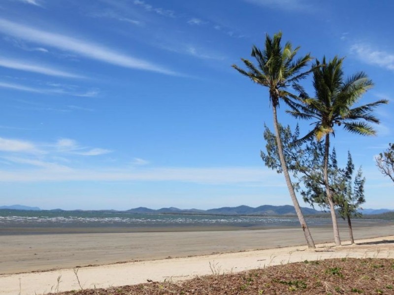 14 PETERS AVE, Midge Point QLD 4799