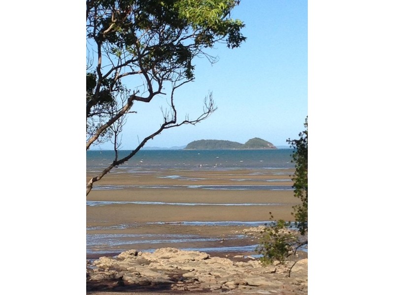13 HIGH ST, St Helens Beach QLD 4798