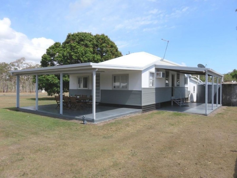 12 CROKER, St Helens Beach QLD 4798