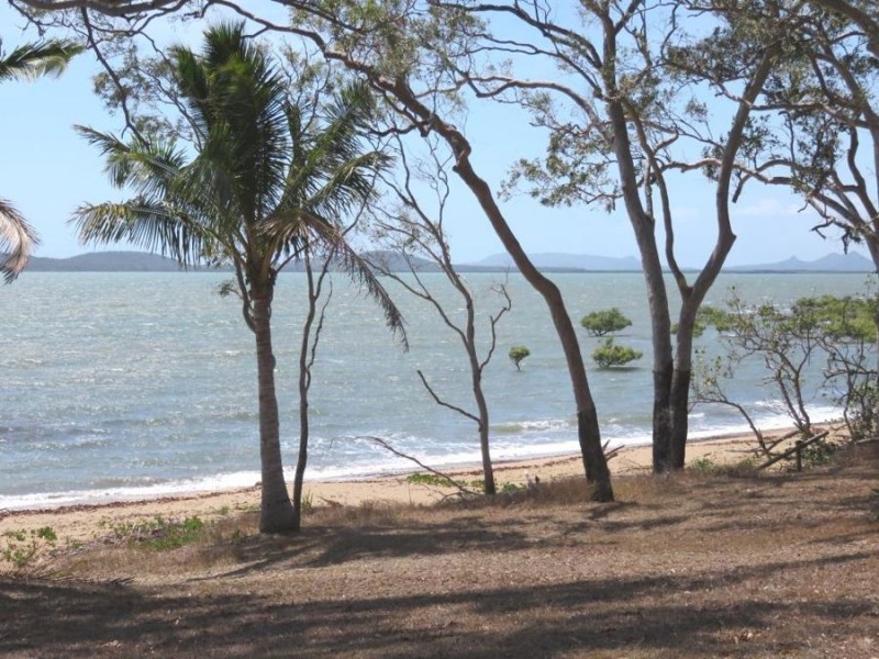 12 CROKER, St Helens Beach QLD 4798