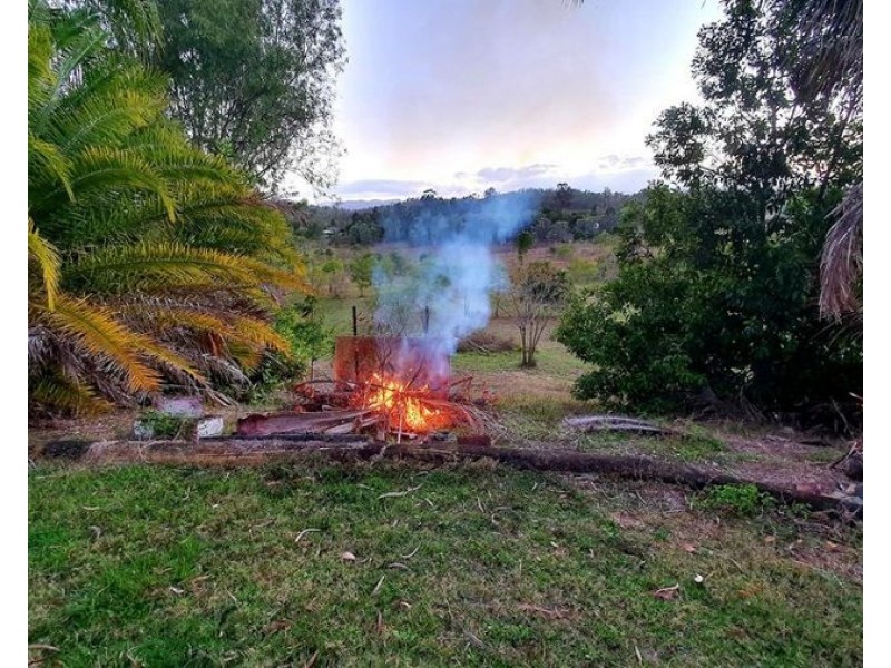 18 CARLISLE CRESCENT, Bloomsbury QLD 4799