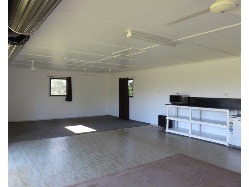 135 WHITSUNDAY DRIVE, Bloomsbury QLD 4799