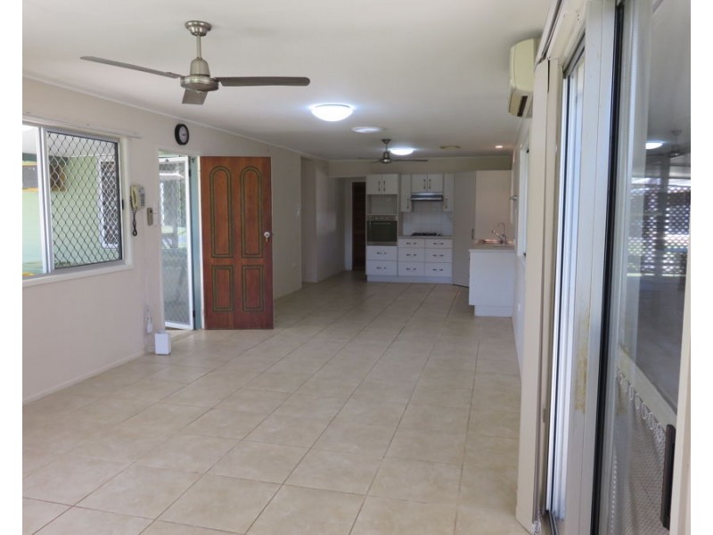15 PETERS AVE, Midge Point QLD 4799