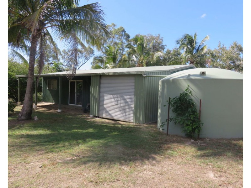 33 CARLISLE CRESCENT, Bloomsbury QLD 4799