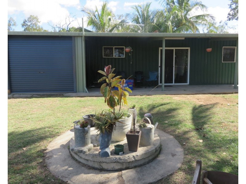 33 CARLISLE CRESCENT, Bloomsbury QLD 4799