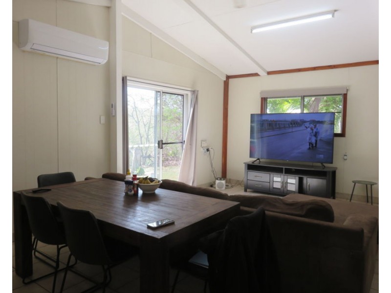 33 CARLISLE CRESCENT, Bloomsbury QLD 4799