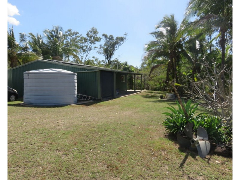 33 CARLISLE CRESCENT, Bloomsbury QLD 4799