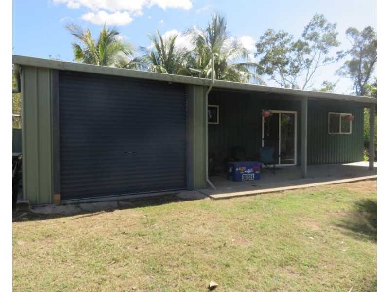 33 CARLISLE CRESCENT, Bloomsbury QLD 4799