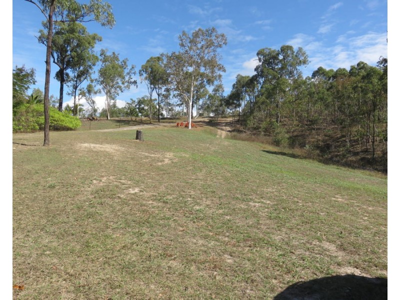 33 CARLISLE CRESCENT, Bloomsbury QLD 4799