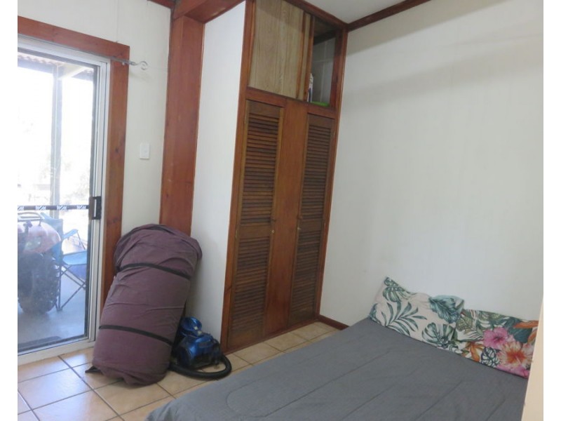 33 CARLISLE CRESCENT, Bloomsbury QLD 4799