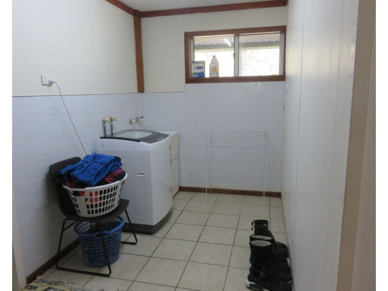 33 CARLISLE CRESCENT, Bloomsbury QLD 4799