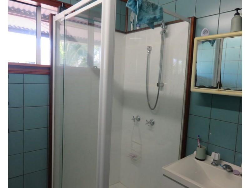 33 CARLISLE CRESCENT, Bloomsbury QLD 4799