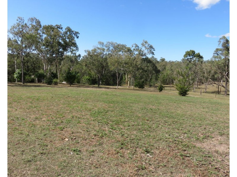 33 CARLISLE CRESCENT, Bloomsbury QLD 4799