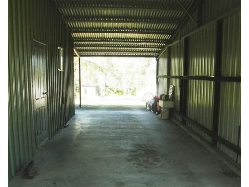 33 CARLISLE CRESCENT, Bloomsbury QLD 4799