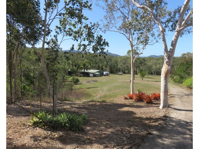 33 CARLISLE CRESCENT, Bloomsbury QLD 4799