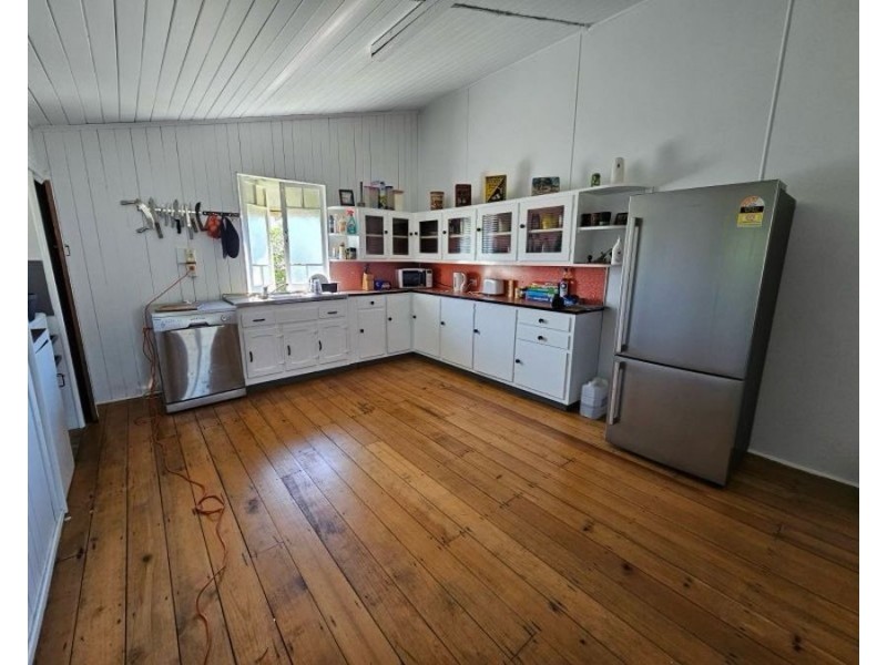 18 ROBERT STEET, Proserpine QLD 4800