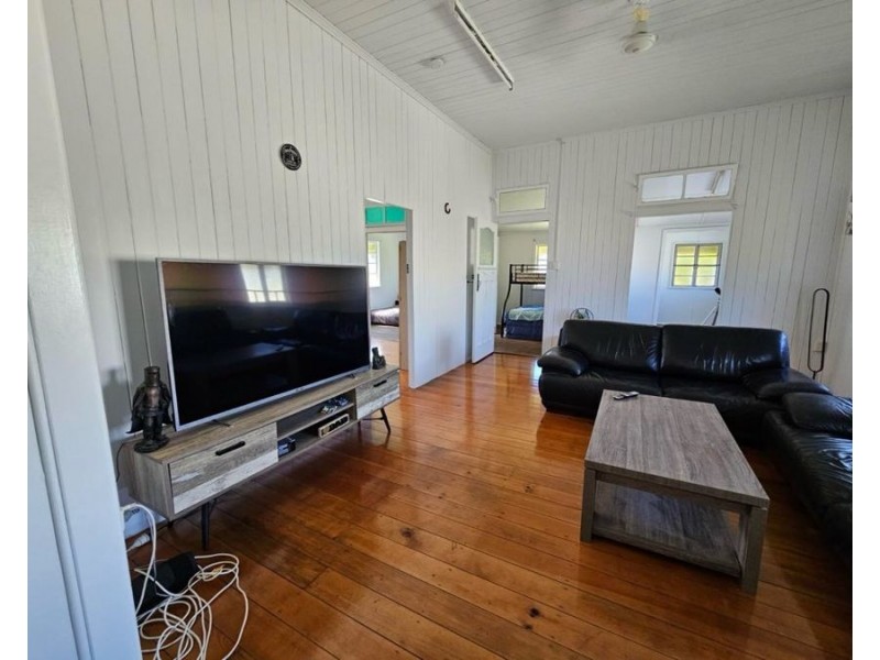 18 ROBERT STEET, Proserpine QLD 4800