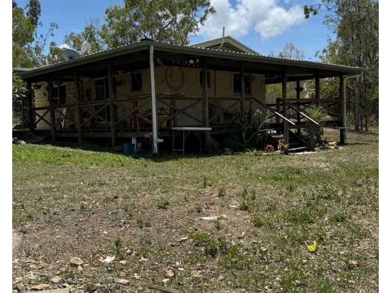 36 CARLISLE CRESCENT, Bloomsbury QLD 4799