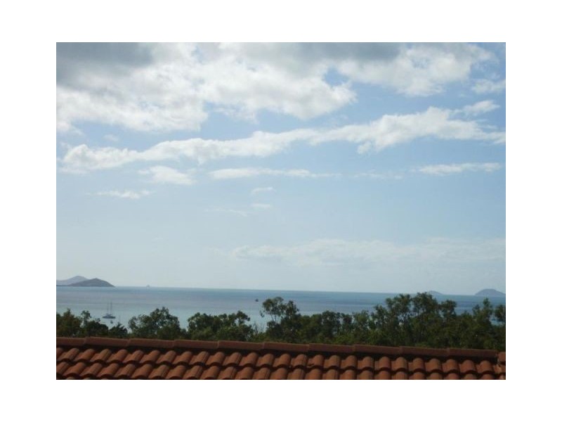 12 ESHELBY DRIVE  U15 REEFSIDE VILLAS, Cannonvale QLD 4802