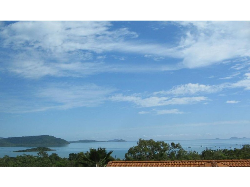 UNIT 6  REEFSIDE VILLAS ESHELBY DRIVE, Cannonvale QLD 4802