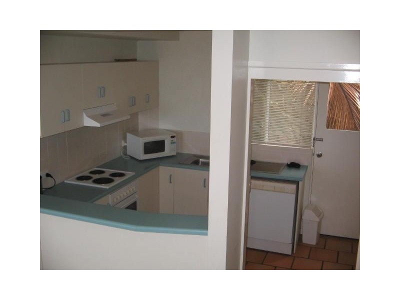 UNIT 6  REEFSIDE VILLAS ESHELBY DRIVE, Cannonvale QLD 4802