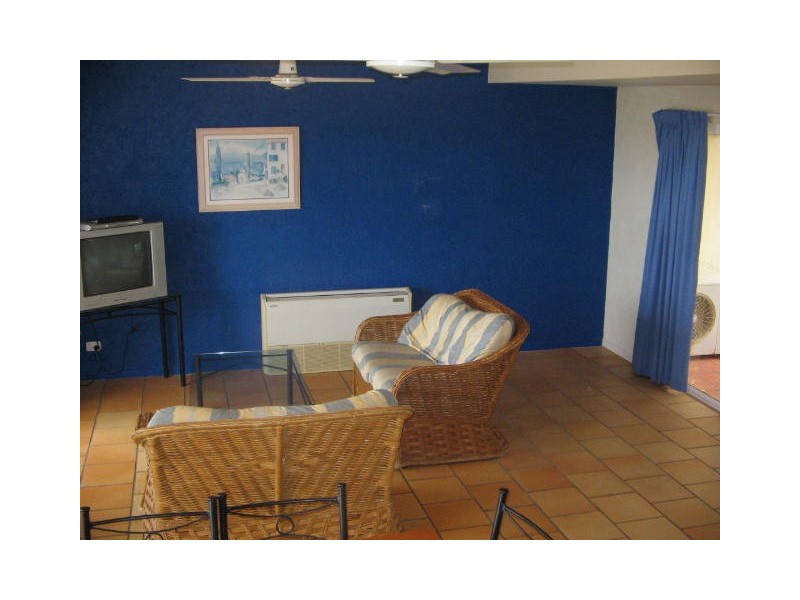 UNIT 6  REEFSIDE VILLAS ESHELBY DRIVE, Cannonvale QLD 4802