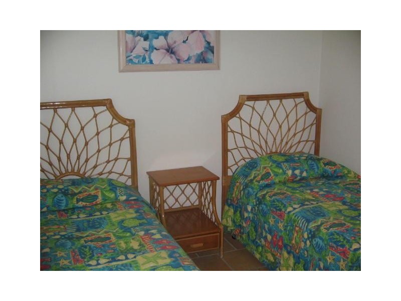 UNIT 6  REEFSIDE VILLAS ESHELBY DRIVE, Cannonvale QLD 4802