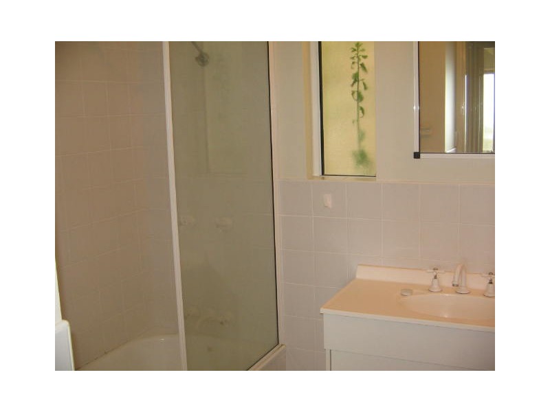 UNIT 6  REEFSIDE VILLAS ESHELBY DRIVE, Cannonvale QLD 4802