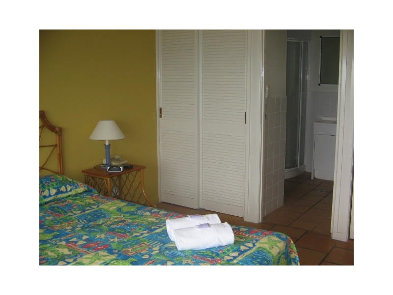 UNIT 6  REEFSIDE VILLAS ESHELBY DRIVE, Cannonvale QLD 4802