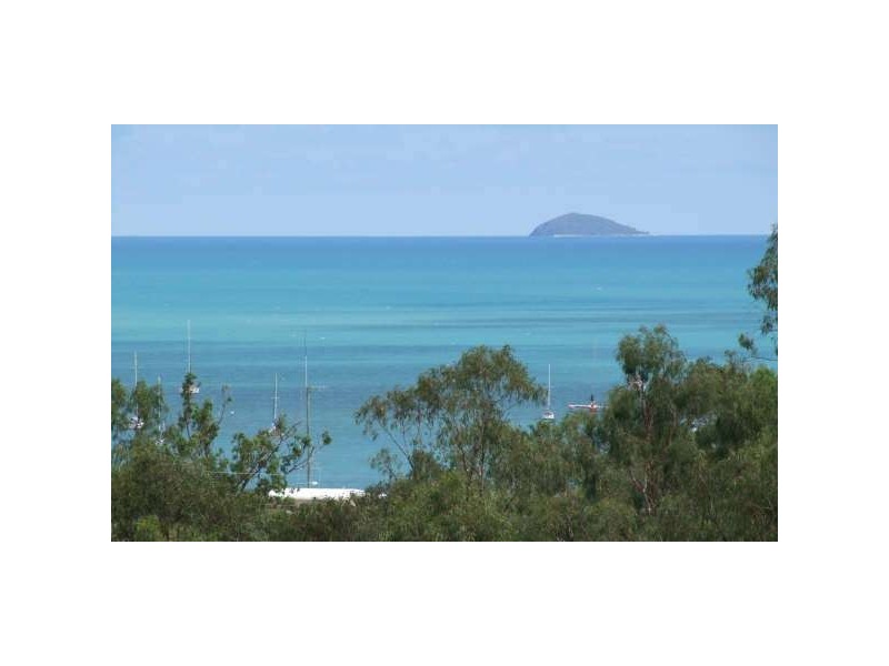 UNIT 2  REEFSIDE ESHELBY DR CANNONVALE, Whitsundays QLD 4802