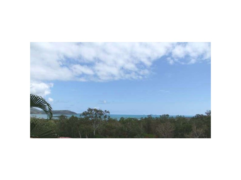UNIT 2  REEFSIDE ESHELBY DR CANNONVALE, Whitsundays QLD 4802