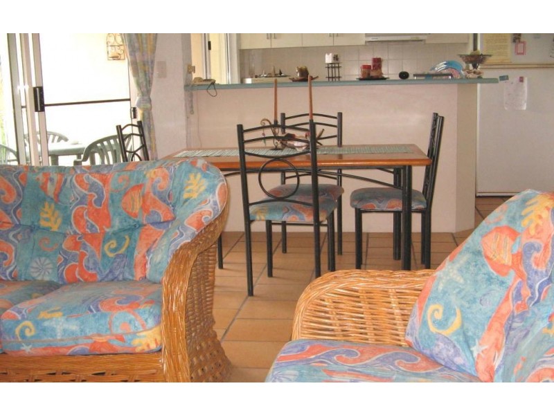 UNIT 2  REEFSIDE ESHELBY DR CANNONVALE, Whitsundays QLD 4802