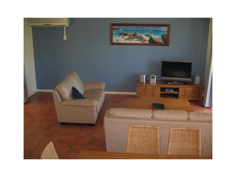 UNIT 33/ 12 REEFSIDE VILLAS CANNONVALE, Whitsundays QLD 4802