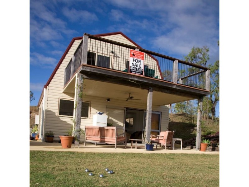 18 CARLISLE CRESCENT, Bloomsbury QLD 4799