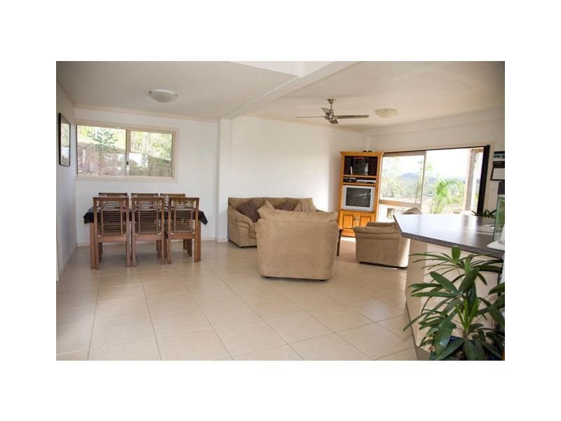 18 CARLISLE CRESCENT, Bloomsbury QLD 4799
