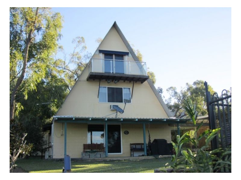 15 LAWSON ST, Midge Point QLD 4799