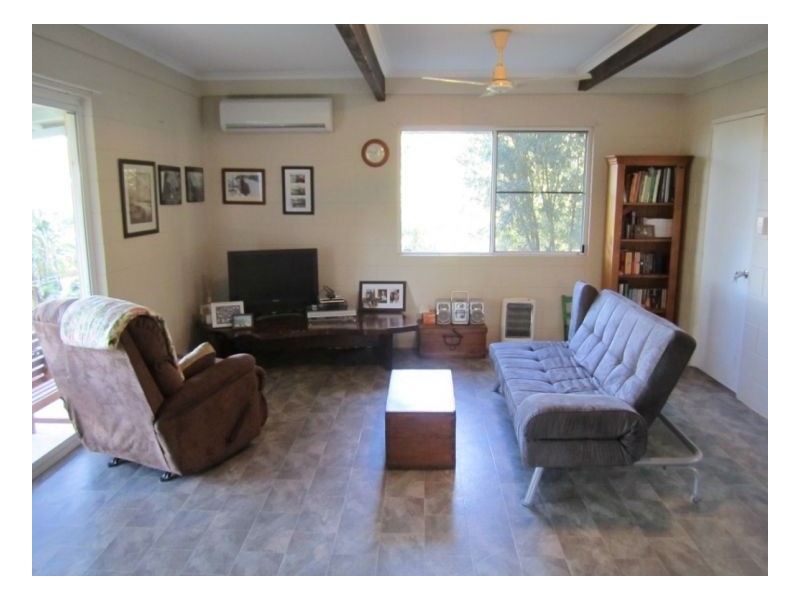 15 LAWSON ST, Midge Point QLD 4799