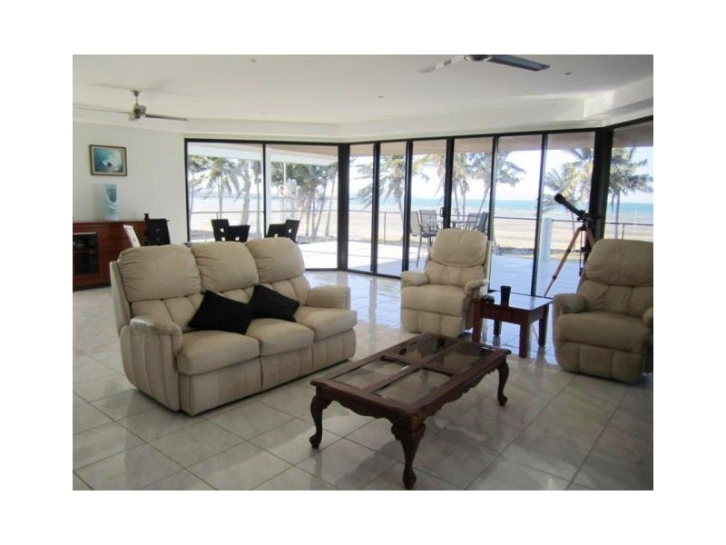 8 QUAY STREET, Bowen QLD 4805