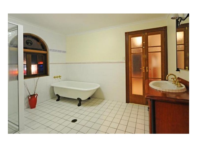 6 HARBOUR AVE, Shute Harbour QLD 4802