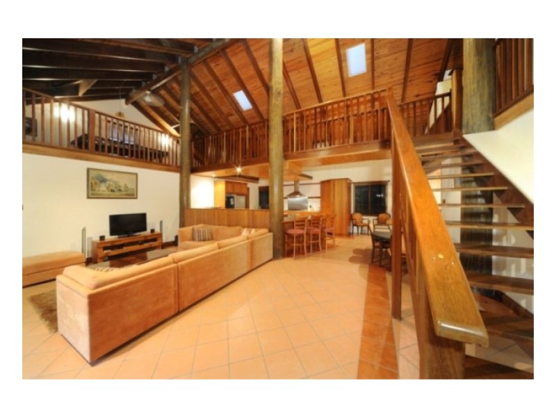 6 HARBOUR AVE, Shute Harbour QLD 4802