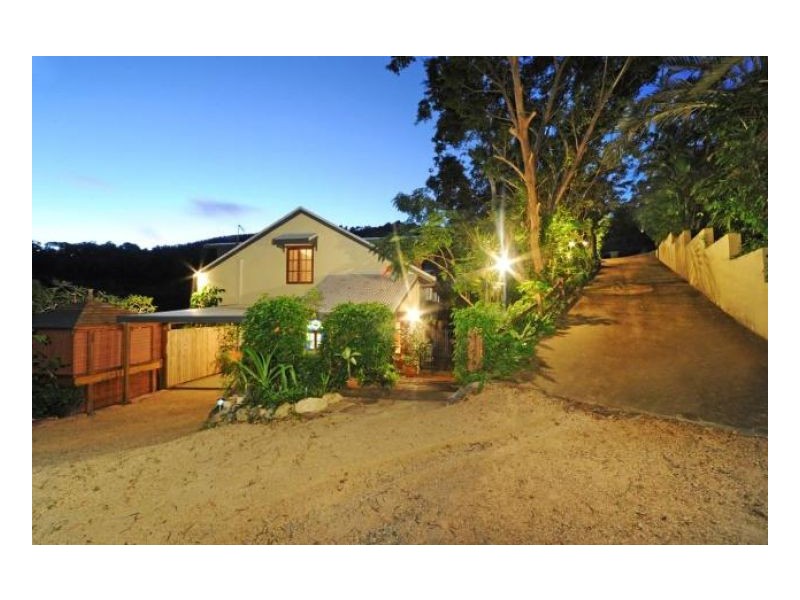 6 HARBOUR AVE, Shute Harbour QLD 4802