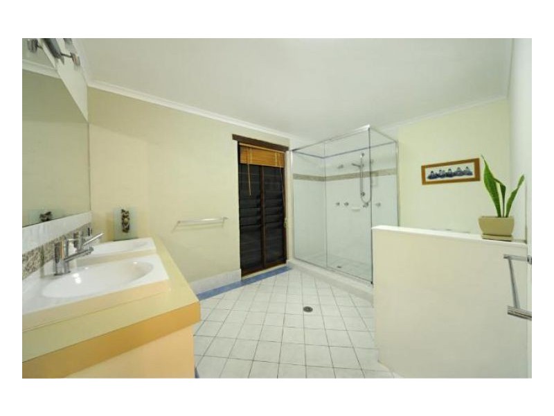 6 HARBOUR AVE, Shute Harbour QLD 4802