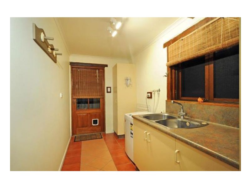 6 HARBOUR AVE, Shute Harbour QLD 4802