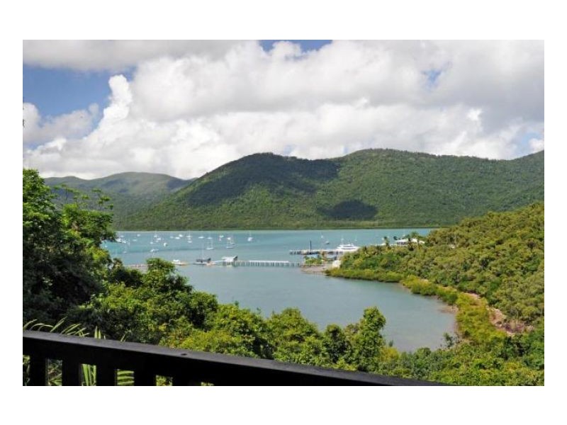 6 HARBOUR AVE, Shute Harbour QLD 4802