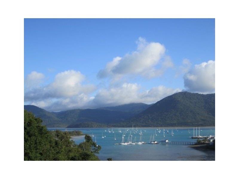 4 HARBOUR AVE, Shute Harbour QLD 4802