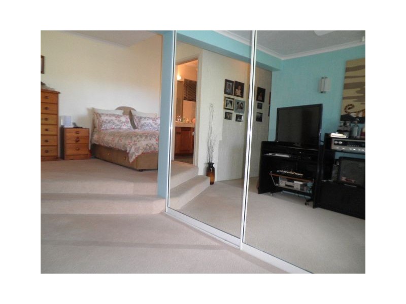 4 HARBOUR AVE, Shute Harbour QLD 4802